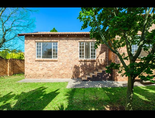3 BEDROOM TOWNHOUSE FOR SALE IN SUNDOWNER